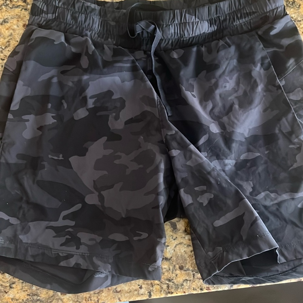 Tuff Athletics camo shorts‎